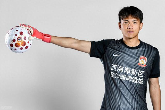 青岛西海岸也是豪门！国足门将李昊回应为何不去豪门，获赞情商高|青岛市|U23亚洲杯|马德里竞技|诺伊尔|马竞_新浪体育_新浪新闻