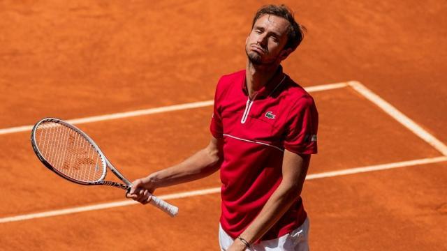 pg电子游戏官网-红土蜜月期仅持续1天 梅德维德夫又被“打回原形”？